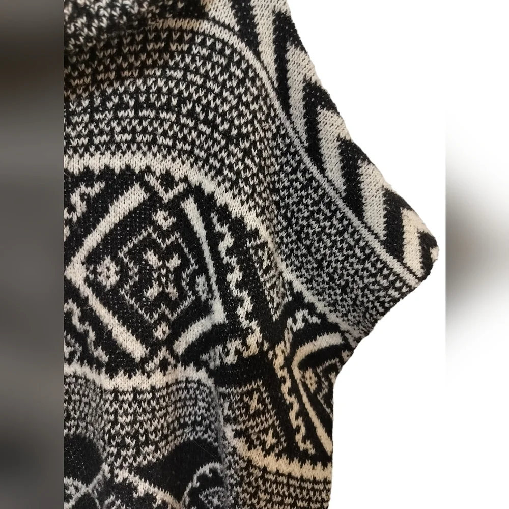 1768) Love Crazy Women's Aztec Style Oversized Poncho Sweater - Picture 2 of 6